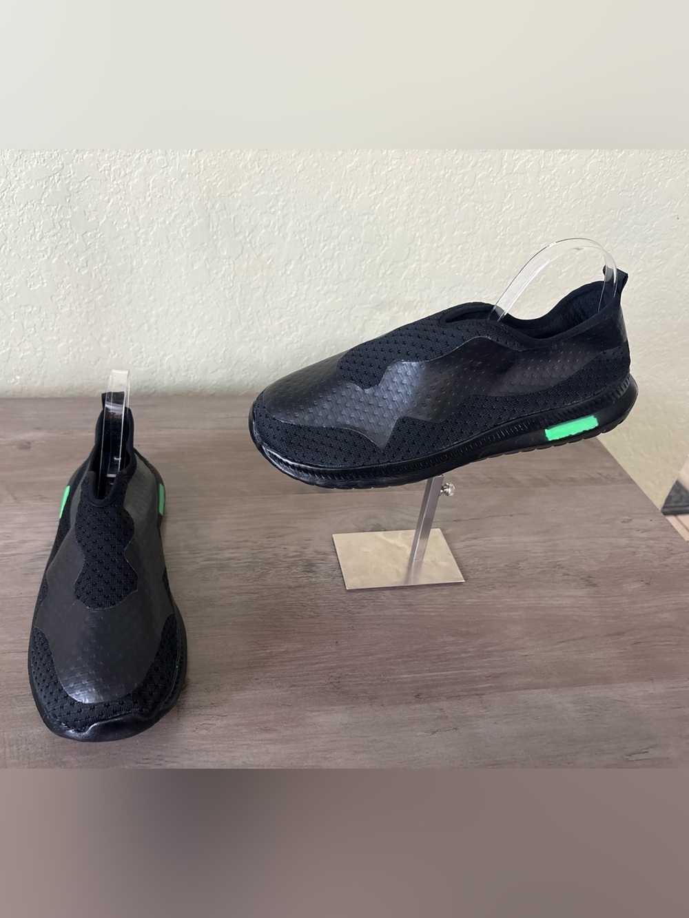 Men’s Black Slip-On Athletic Walking Shoes Size 13 Lightweight Comfort NWOT